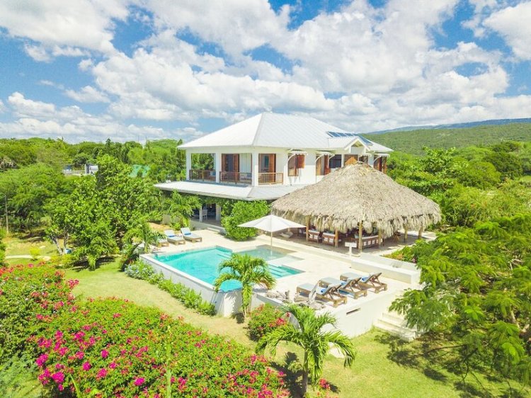 Sleep To The Sound Of The Sea At This Stunning Beachfront Villa St Elizabeth : Out Of The Blue Villa